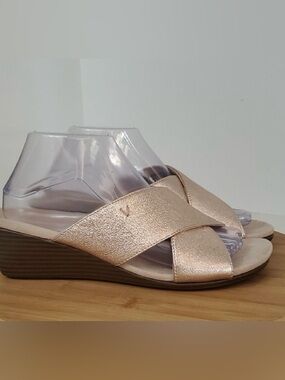VIONIC Kara Metallic Wedge Open Toe Sandals Cross Band Leather Rose Gold  8.5